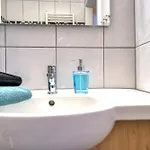 - Haus G, App 0g0512 *